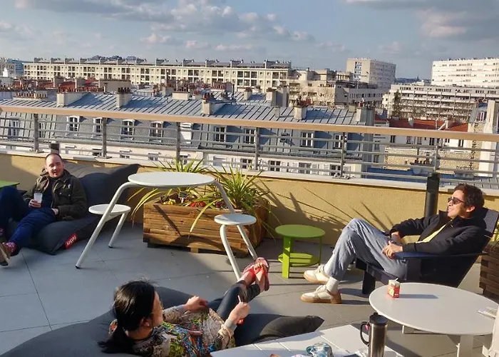 People - Paris BercyHostel