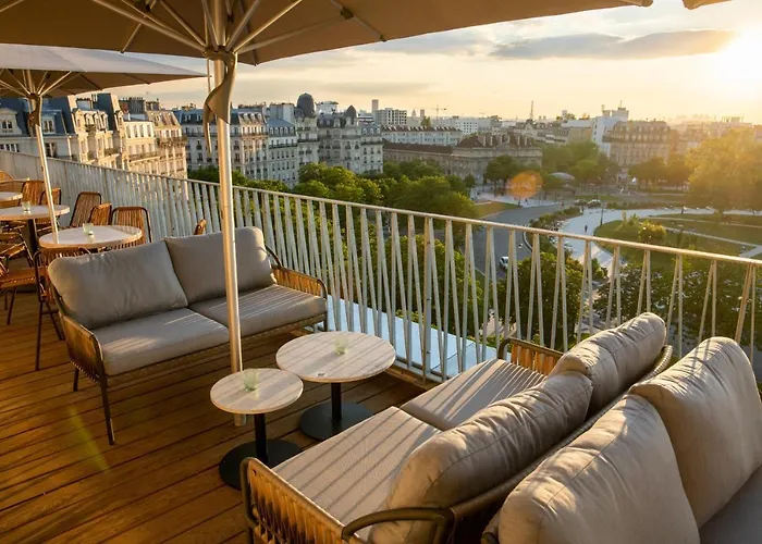 People - Paris NationHostel